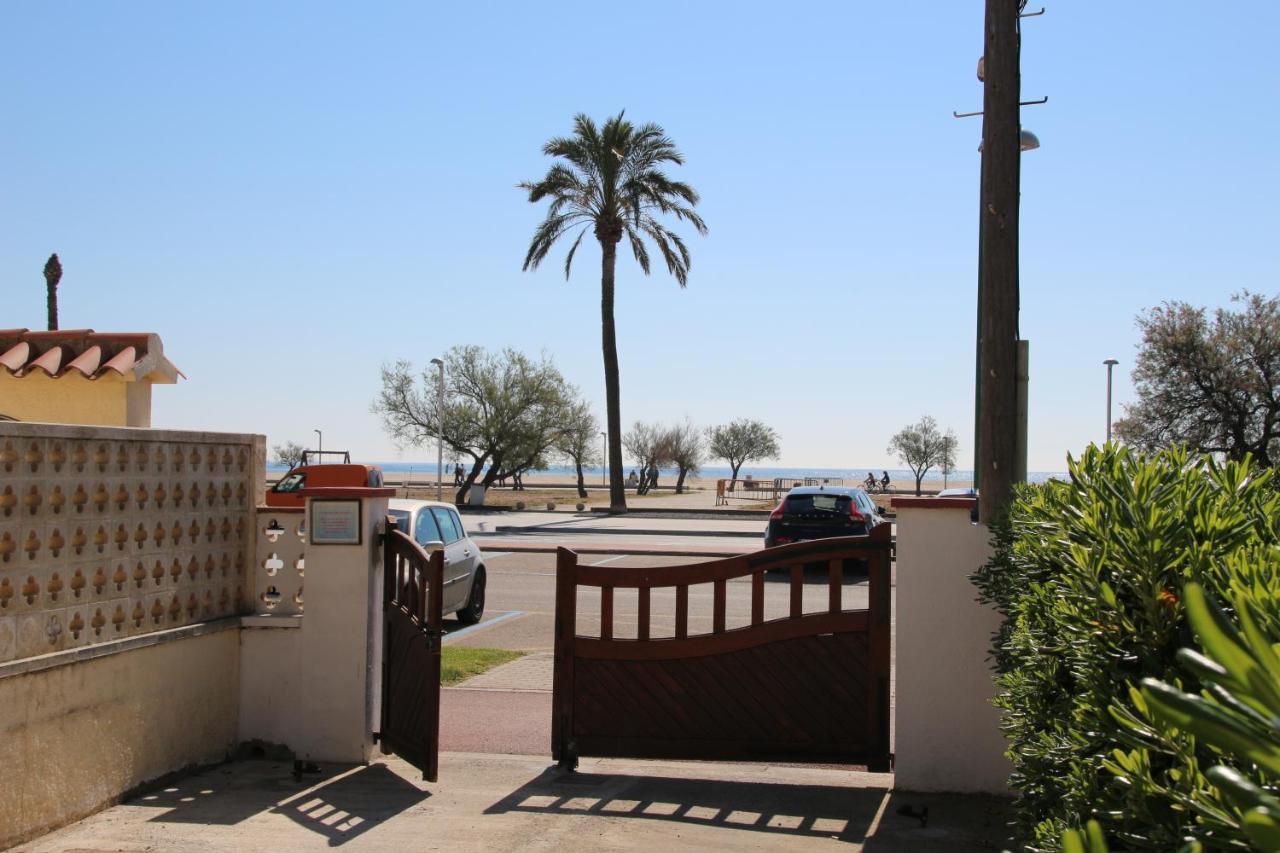 Empuria Apartment *